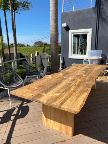 Look at that gorgeous table!